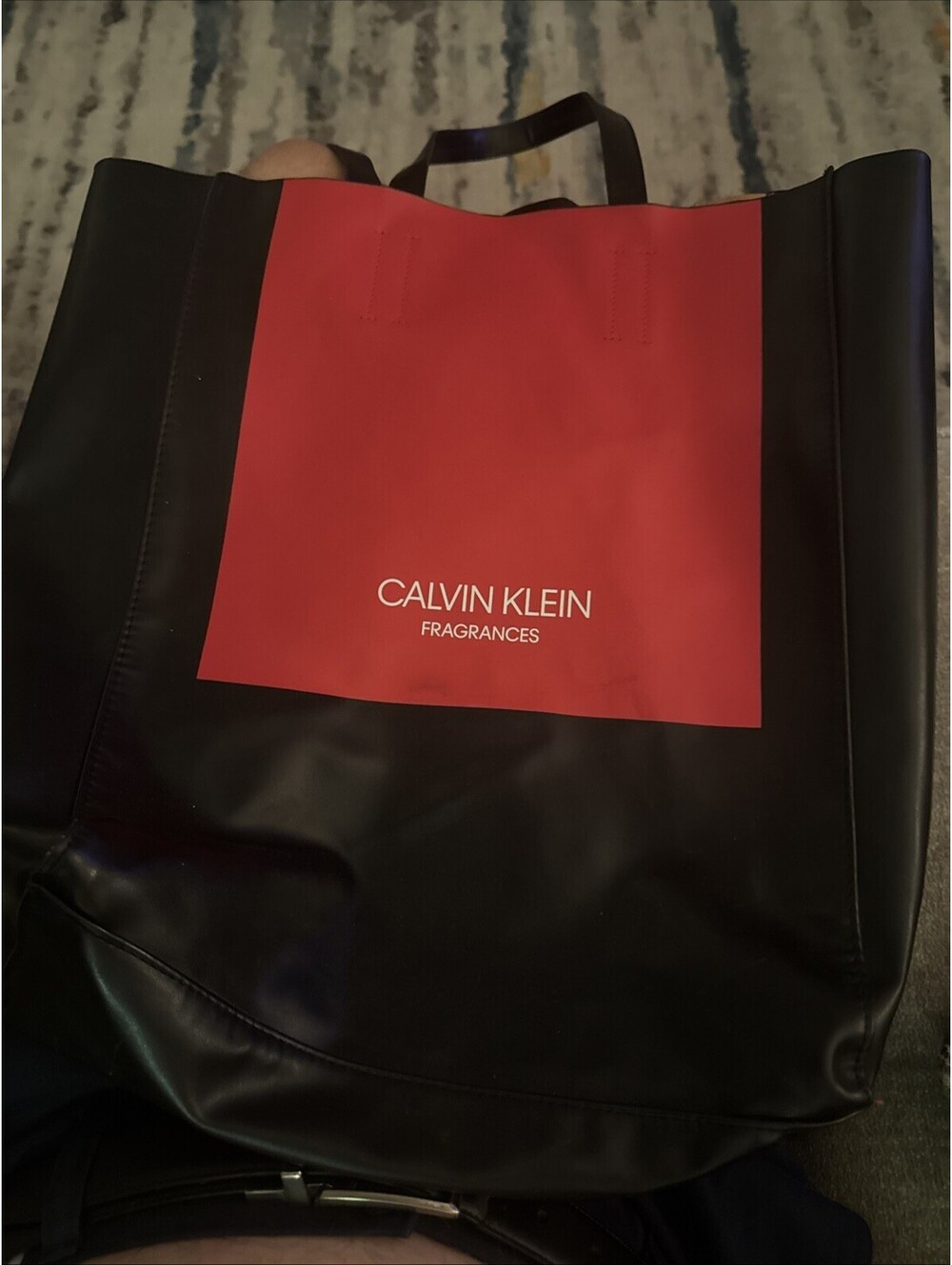 CALVIN KLEIN FRAGRANCES TOTE & CLUTCH PURSE SET BLACK/RED FAUX LEATHER